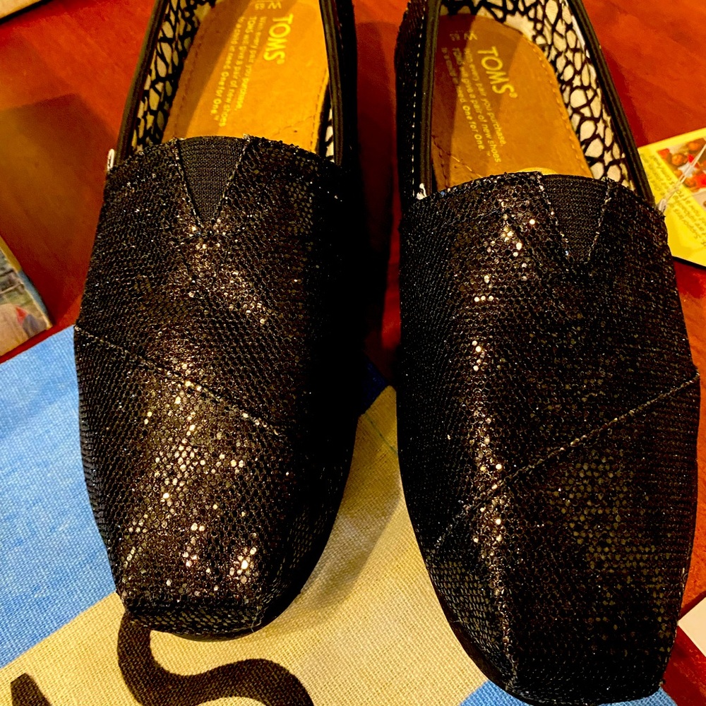 Women’s size 6.5 black glitter Tom’s